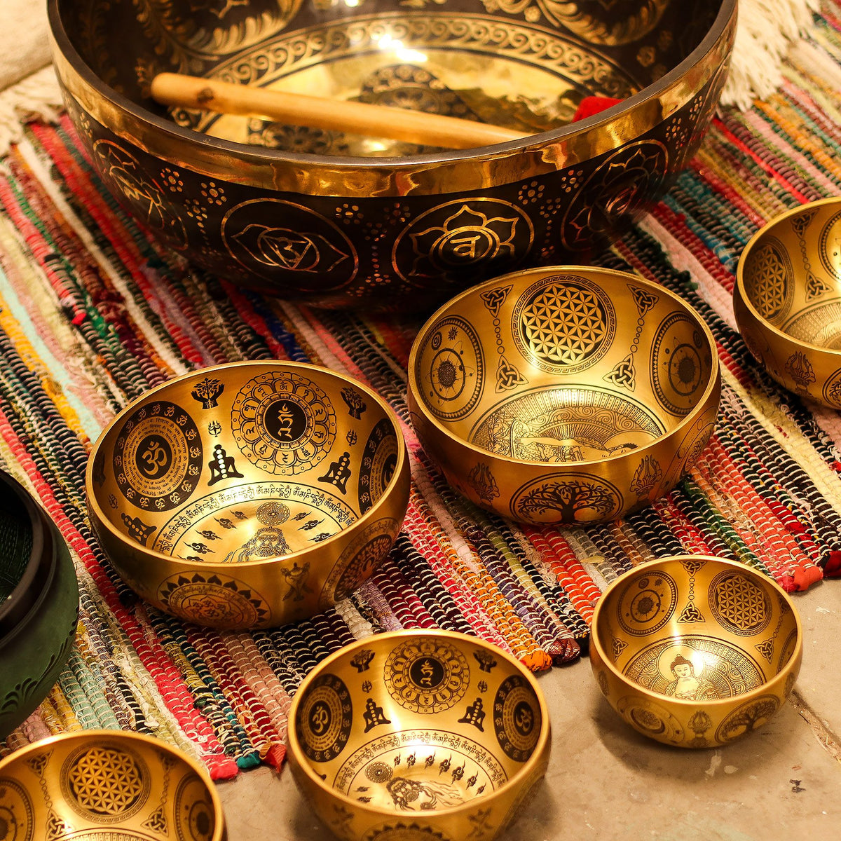 Coffret 4 Bols Chantants en Laiton Gravés Bouddha • 3,85kg