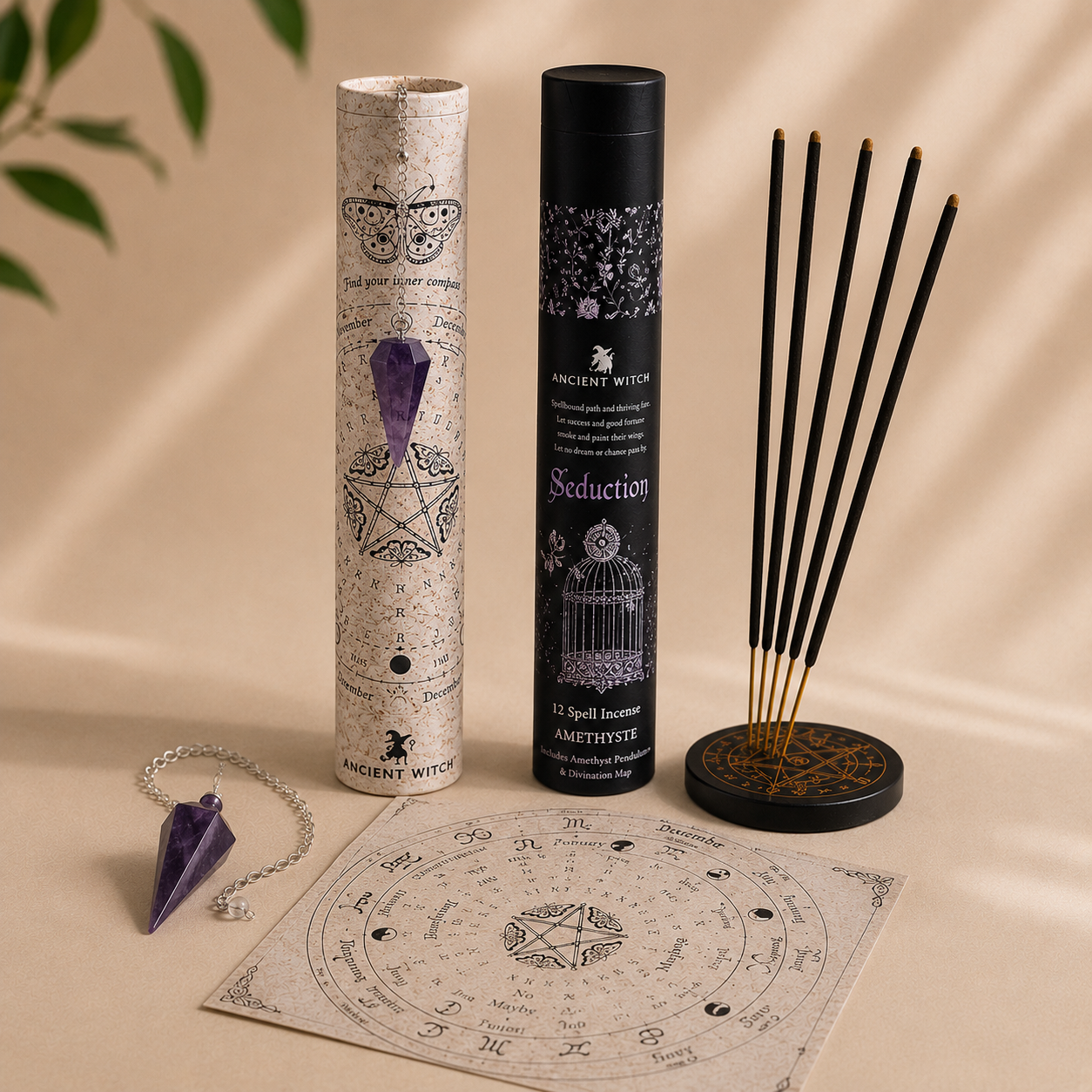 Pendule divinatoire en améthyste avec encens rituel de séduction et carte de guidance spirituelle sur fond beige mystique.